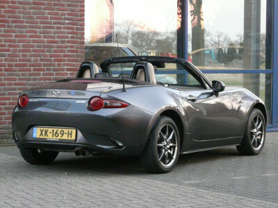 Mazda-MX-5-4