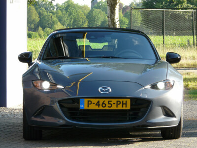Mazda-MX-5-4